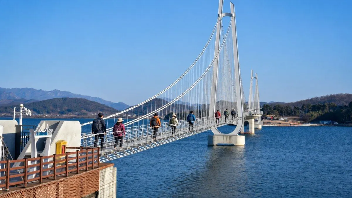 탑정호 수변생태공원·출렁다리